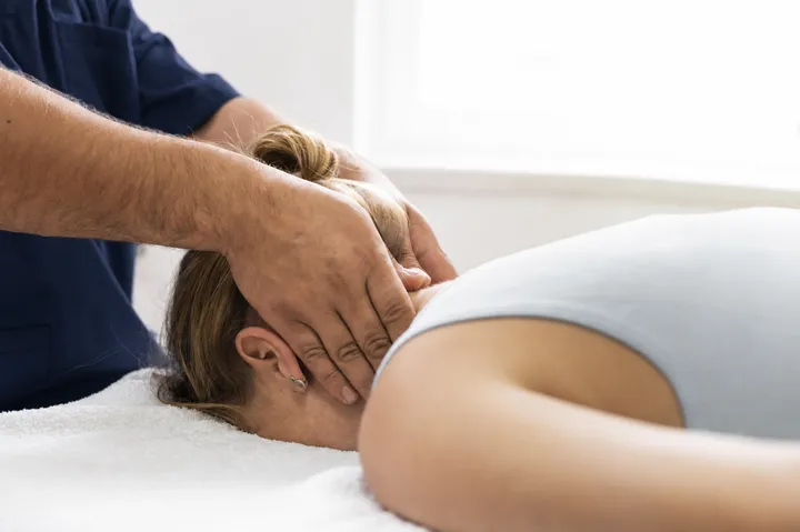 Osteopathische Untersuchung und Behandlung des Nackenbereichs